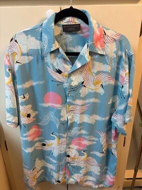 No Boundaries Men’s Sky Blue Crane-Print Button Down Shirt